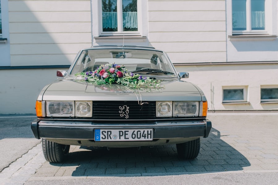 Vintage trifft garten und scheune: eine hochzeit in niederbayern