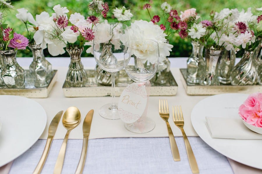 Zarte tischdeko und ein fruchtiger sweet table im vintage stil
